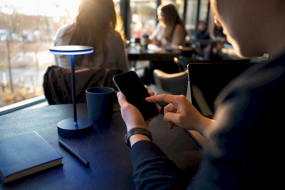 LinkedIn InMail vs Message: Which One Actually Gets Replies?