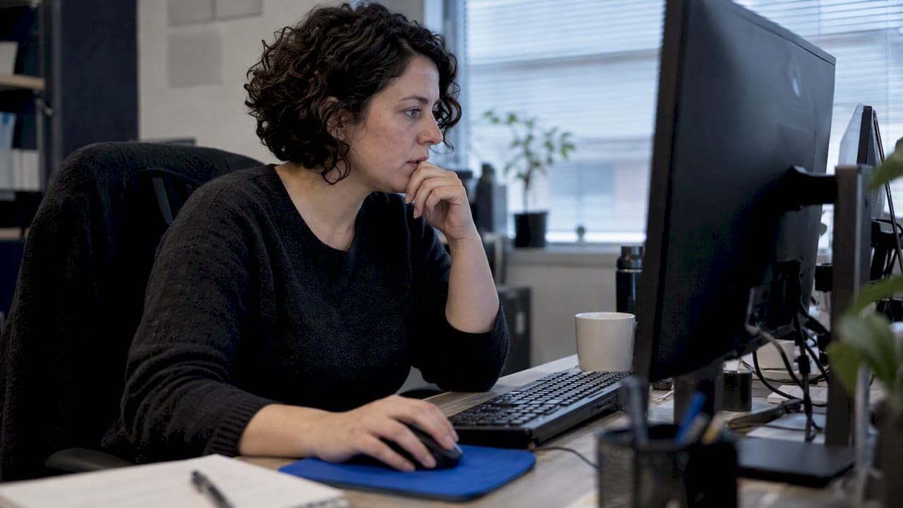 Clean B2B Contact Data: Track Bounces Before Your Next Send